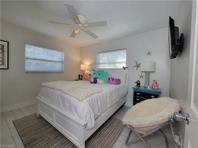 Guest Bedroom (1)