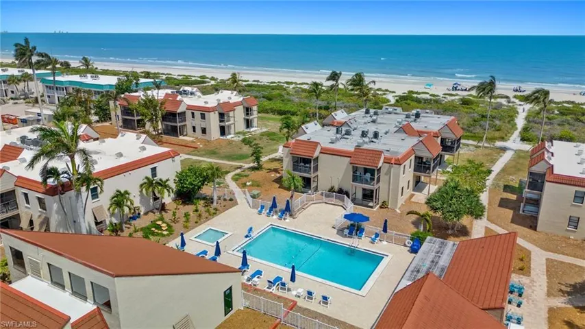 Bird's eye view of a pool and unending shoreline