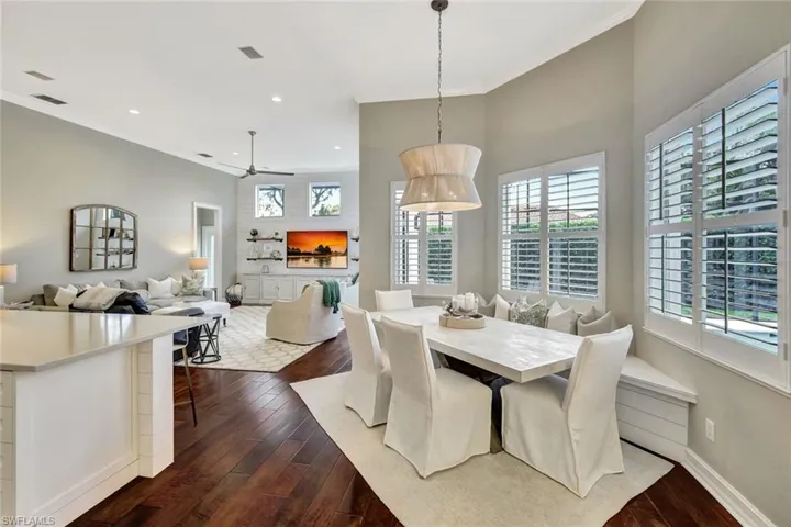 Eat in kitchen with built-in banquet seating