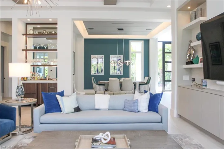 3123  Crayton  RD, Naples, FL 34103