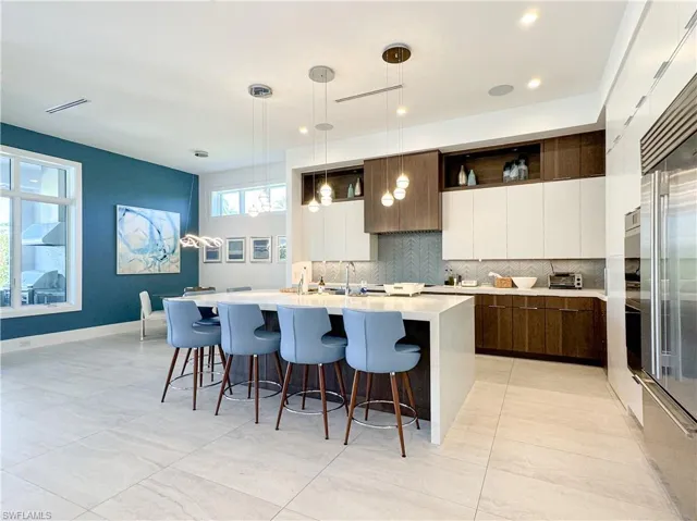 3123  Crayton  RD, Naples, FL 34103