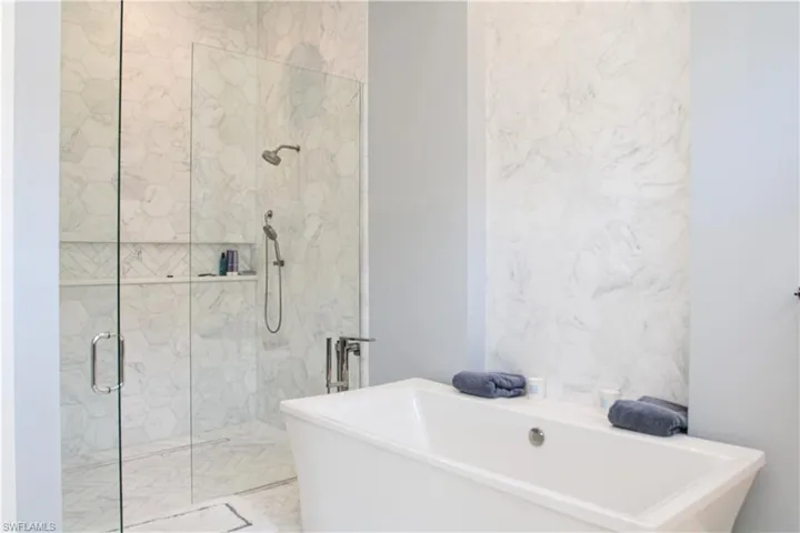 3123  Crayton  RD, Naples, FL 34103
