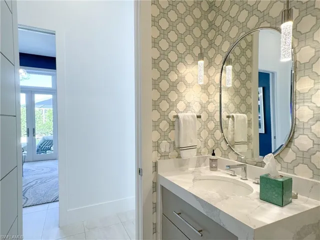 3123  Crayton  RD, Naples, FL 34103