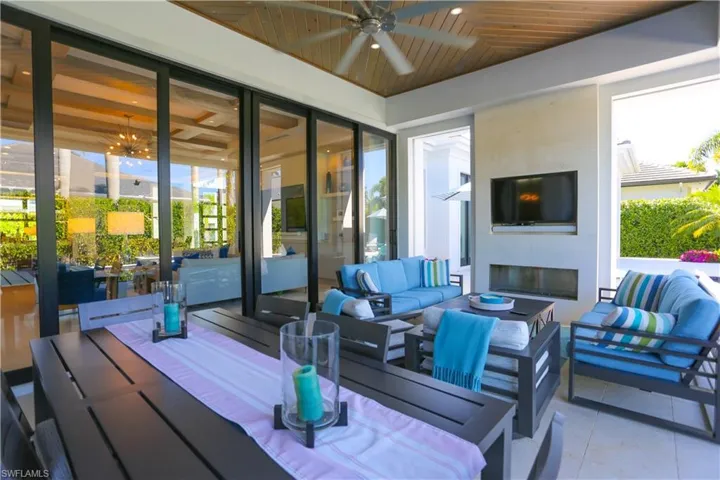 3123  Crayton  RD, Naples, FL 34103