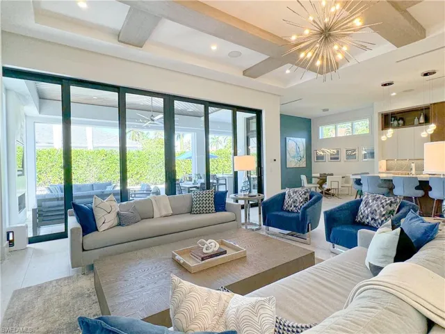 3123  Crayton  RD, Naples, FL 34103