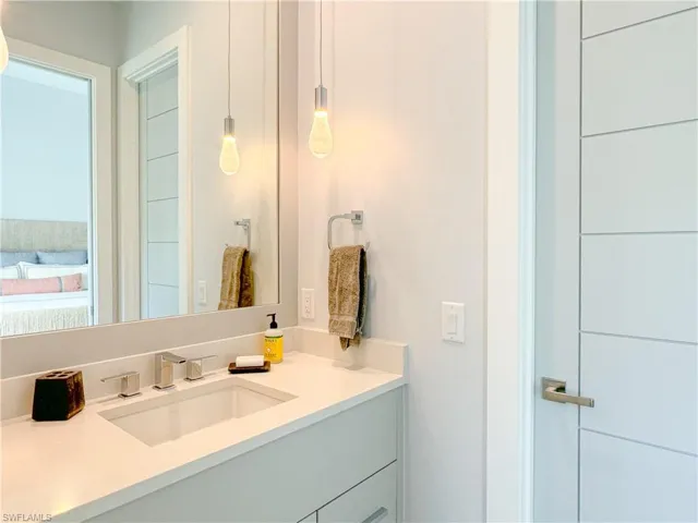 3123  Crayton  RD, Naples, FL 34103