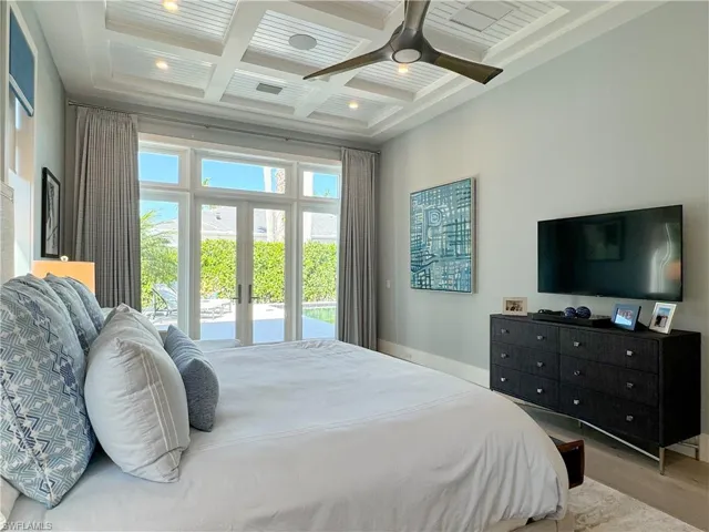 3123  Crayton  RD, Naples, FL 34103