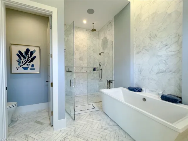 3123  Crayton  RD, Naples, FL 34103