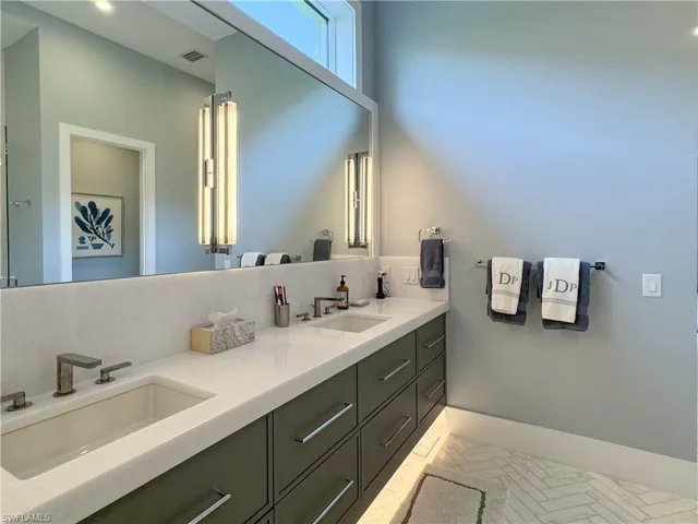 3123  Crayton  RD, Naples, FL 34103