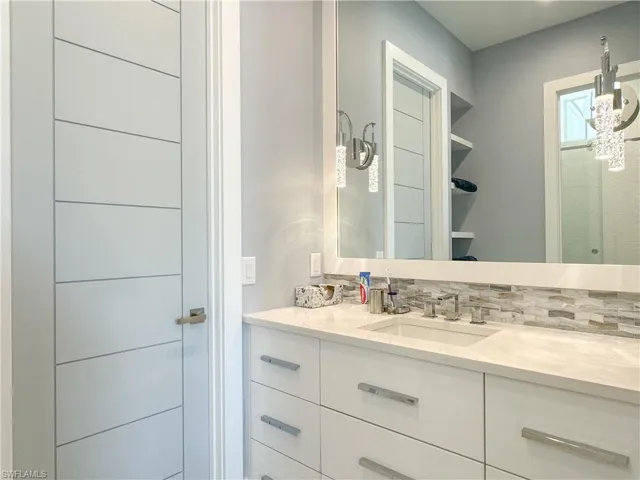3123  Crayton  RD, Naples, FL 34103