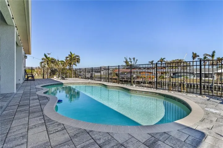 Lovely pool with lots of room for sunning!