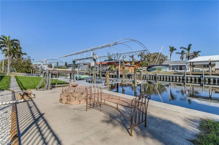 Enjoy the firepit next to the canal.