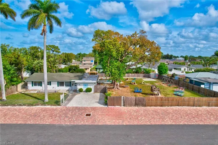 727 108th Ave N, Naples, Florida 34108