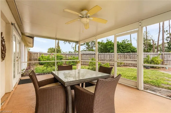 Large lanai.