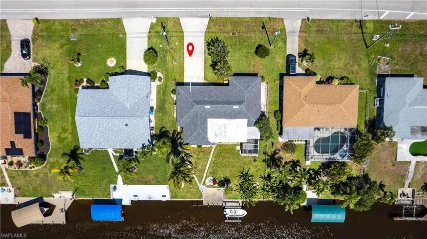 Birds eye view of property