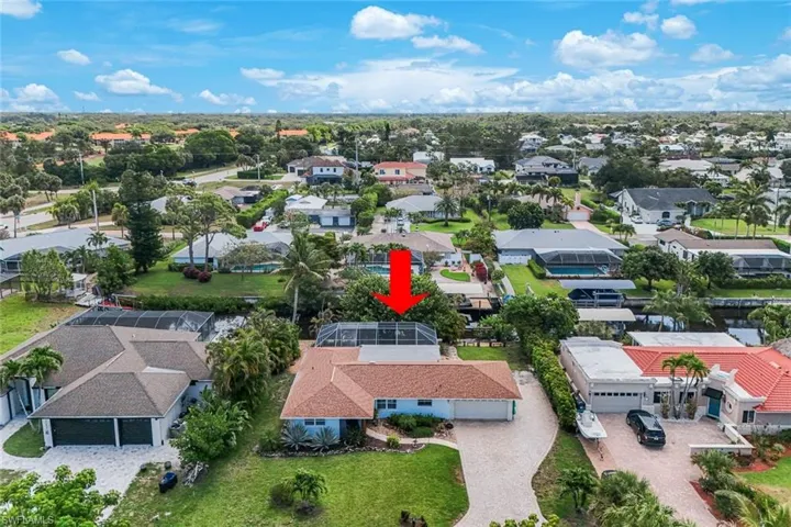Minutes from Downtown Bonita Springs, grocery, Bonita Beach and MORE!