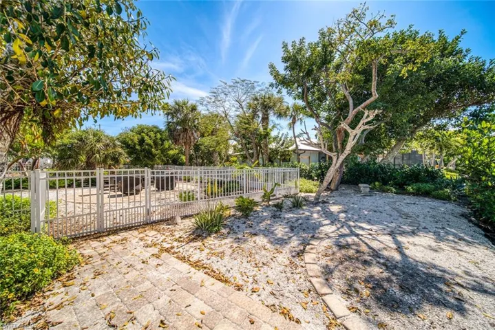 2499 Harbour Ln, Sanibel, Florida 33957