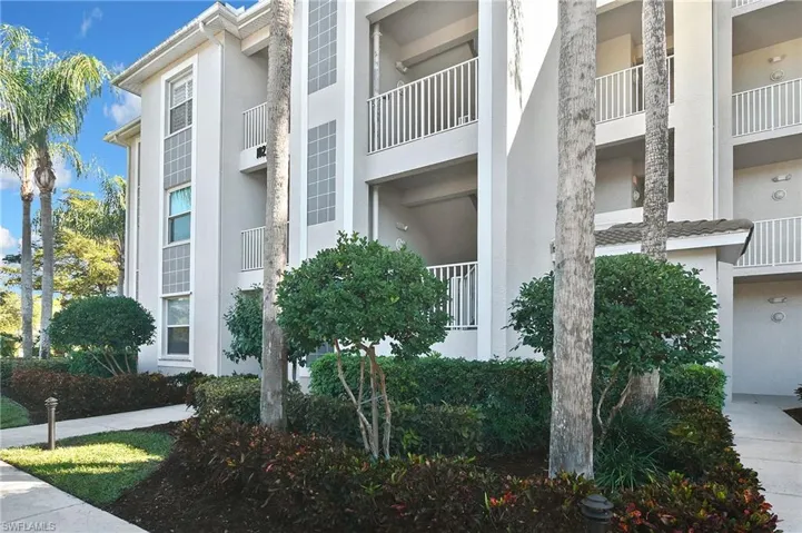 View of apartment building / complex