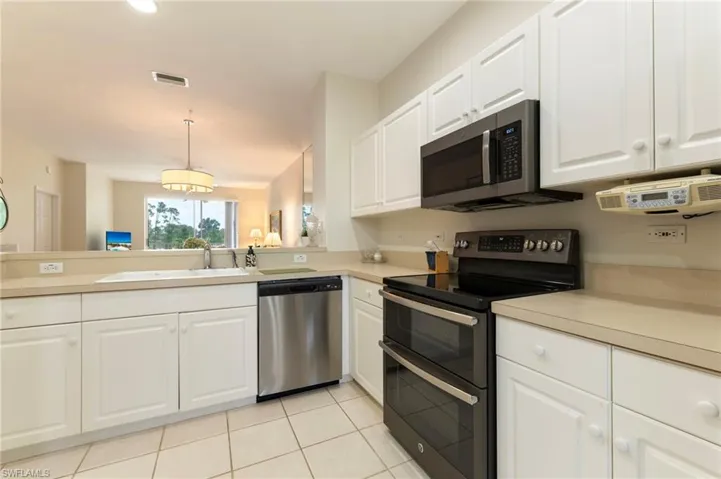 8247 Parkstone Pl 206, Naples, Florida 34120