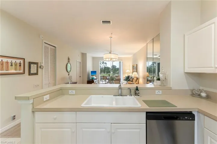 8247 Parkstone Pl 206, Naples, Florida 34120