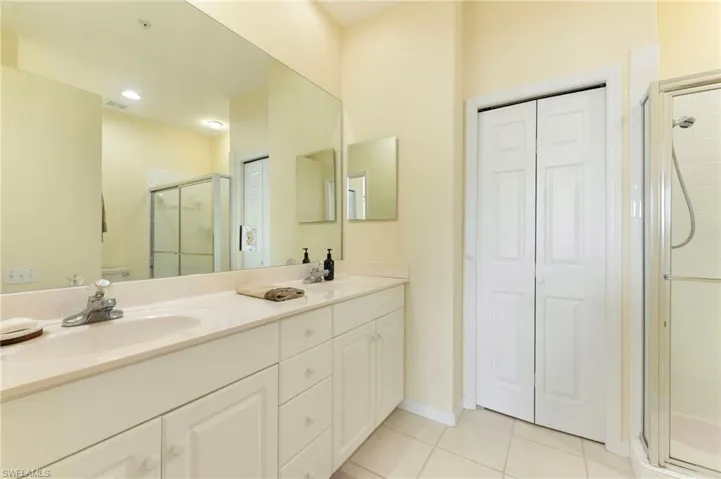 8247 Parkstone Pl 206, Naples, Florida 34120