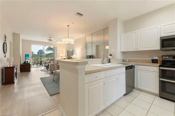 8247 Parkstone Pl 206, Naples, Florida 34120