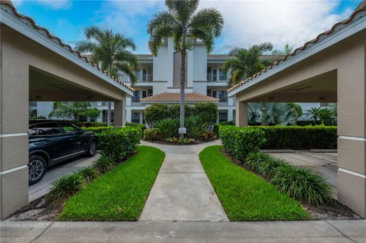 8247 Parkstone Pl 206, Naples, Florida 34120