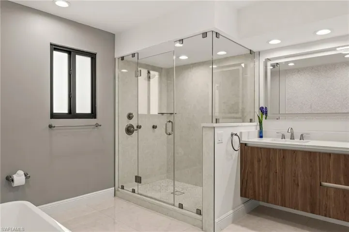 2307  Queens  WAY, Naples, FL 34112
