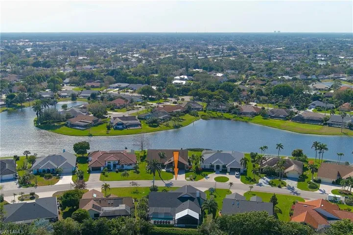 2307  Queens  WAY, Naples, FL 34112