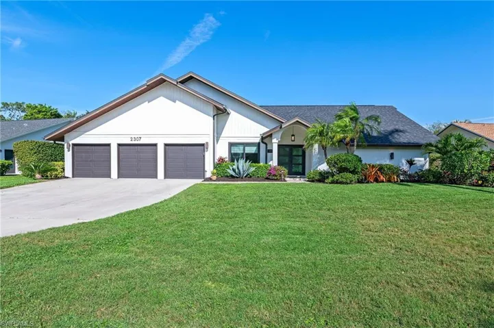 2307  Queens  WAY, Naples, FL 34112