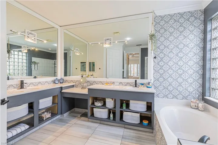 1952 Isla De Palma CIR, NAPLES FL 34119