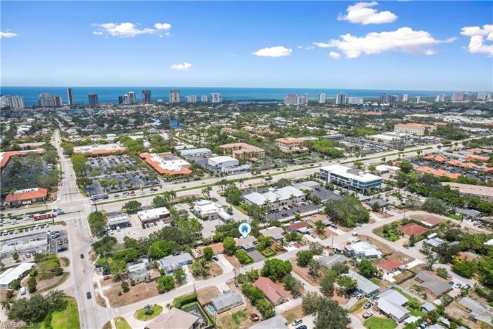 4681  Alhambra W CIR, NAPLES, FL 34103