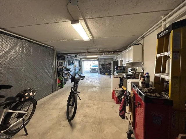 Huge garage can fit boat car and extra storage