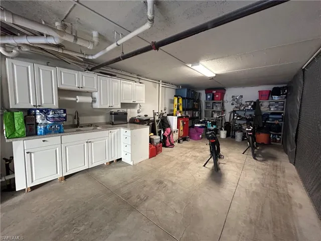 Huge garage can fit boat car and extra storage