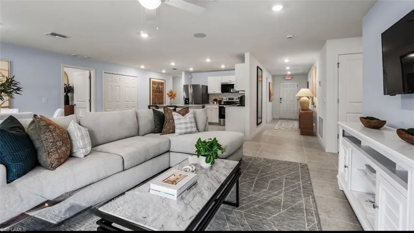 8085 Sunrise Cir, Labelle, Florida 33935