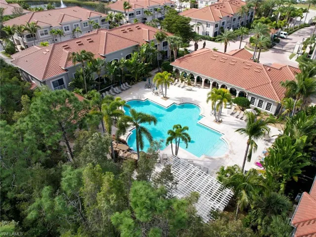 Community Pool & Clubhouse