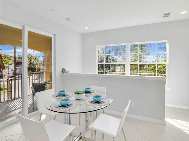 Dining Area - Lanai