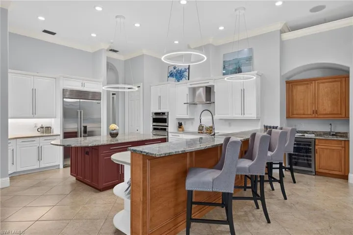 Kitchen with counter seating