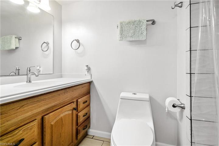 Down stair 1/2 bath with laundry