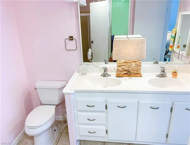 Primary en-suite bathroom