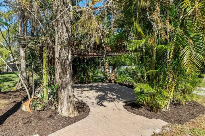 5790  Dogwood  WAY, Naples, FL 34116