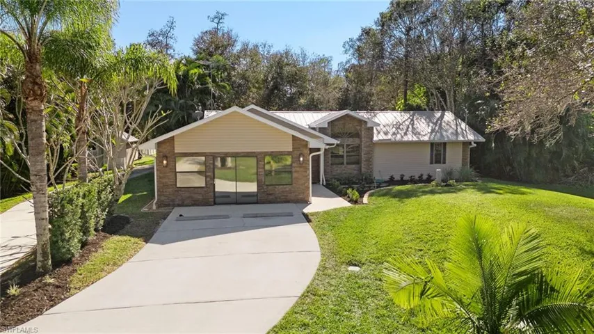 Ranch-style house with a front lawn