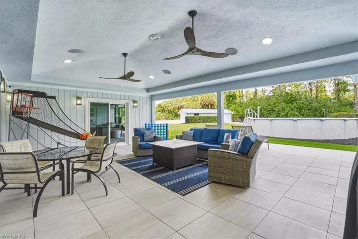 631 5th St Sw, Naples, Florida 34117