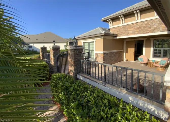 Offering 3018' of Amazing Living Area!