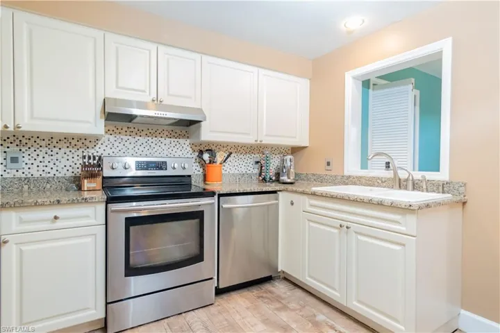 17 Lanai CIR # 17, NAPLES FL 34112