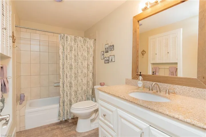 17 Lanai CIR # 17, NAPLES FL 34112