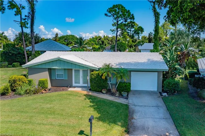 17 Lanai CIR # 17, NAPLES FL 34112