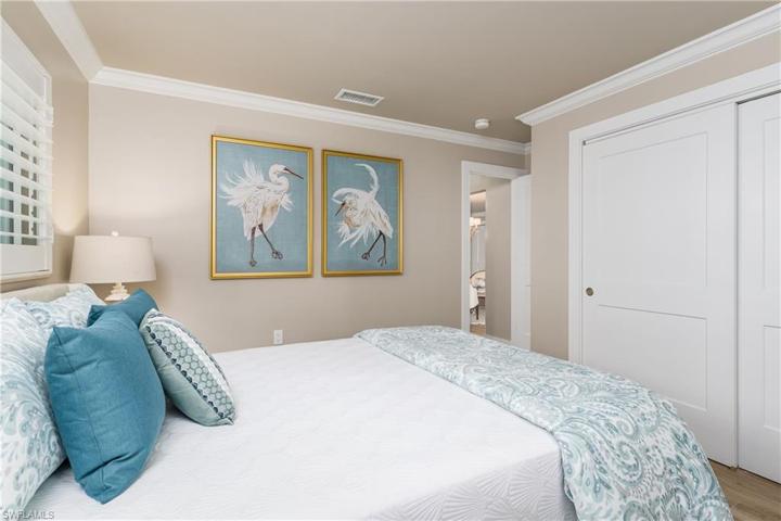 Guest Room 1. QUEEN size Bed.