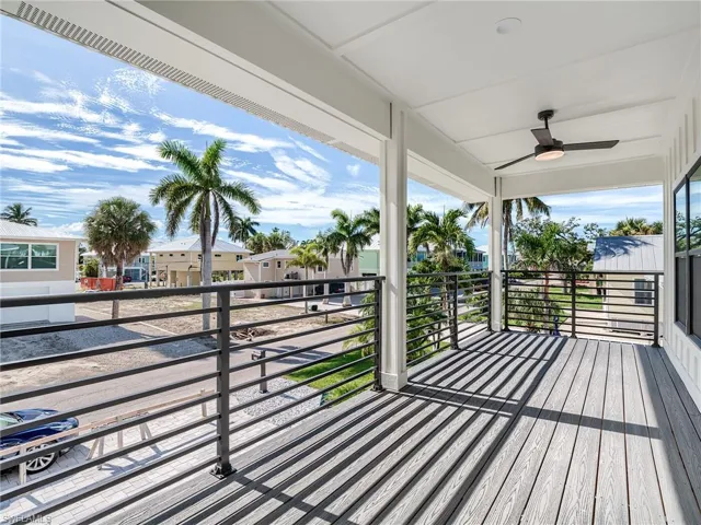 Deck with ceiling fan