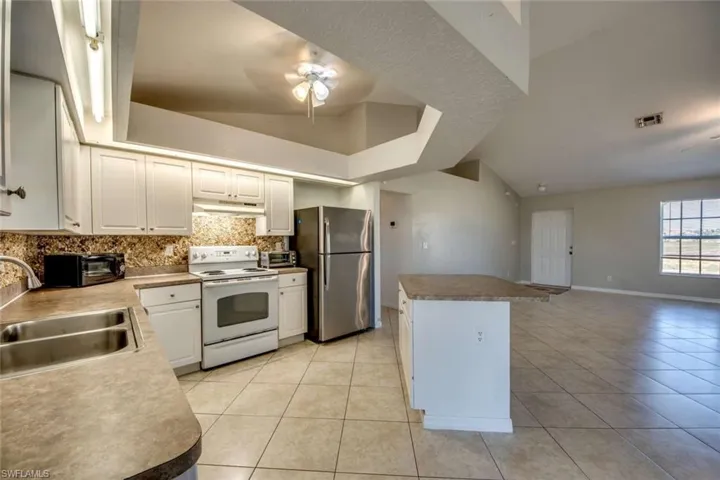122 Nw 9th Ter, Cape Coral, Florida 33993